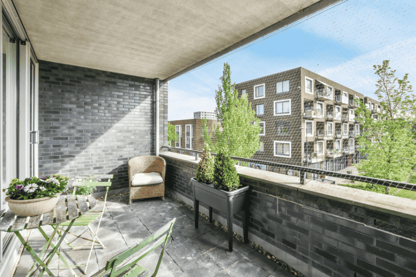 Image of a balcony with an empty space, showing an ideal area for setting up a DIY Vertical Garden.